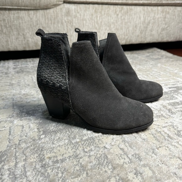 Minnetonka Mari Genuine Suede Charcoal Moccasin Heeled Ankle Booties - Picture 3 of 13